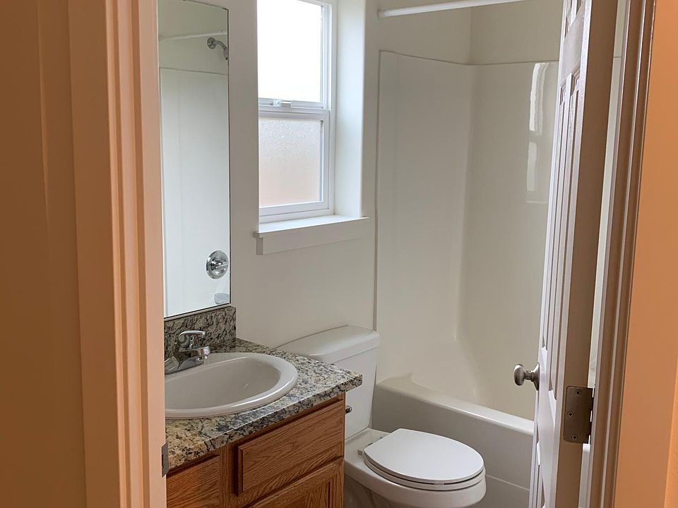 Downstairs full bath.