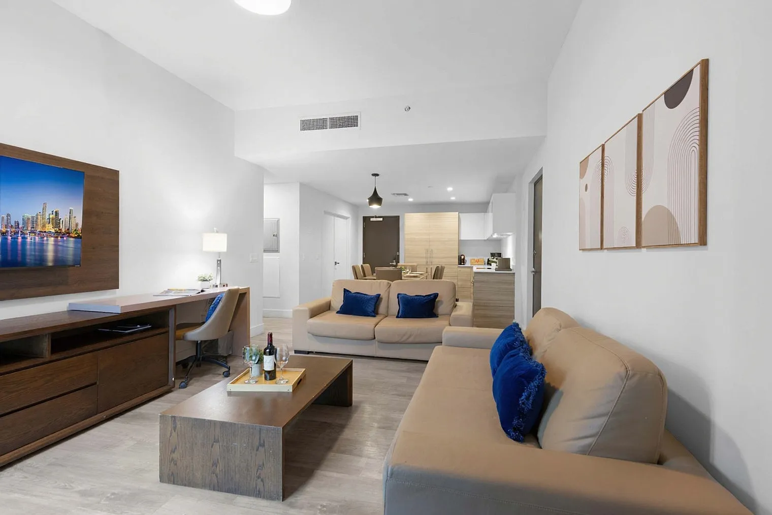 2 bed, 1.0 bath, 1097 sqft, $3,563 — Photo 2