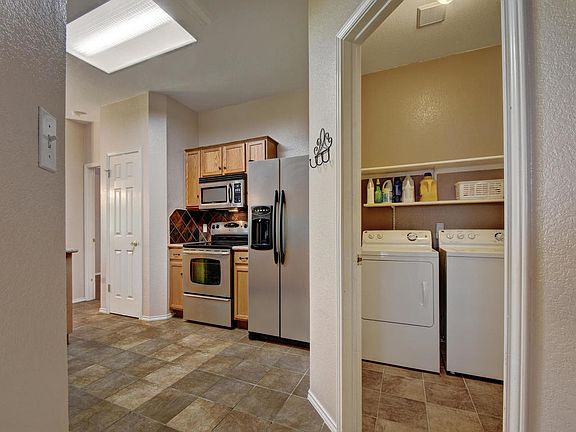5th image of 500 Millington Ln