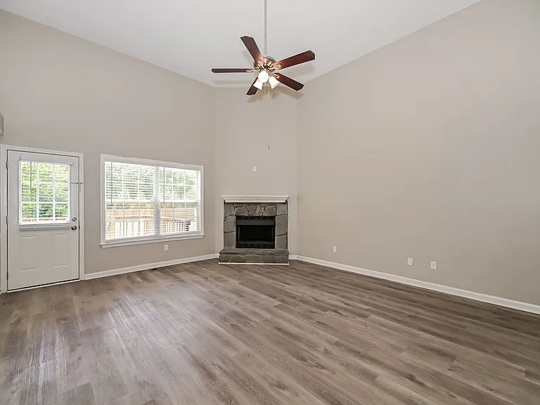 1210 Sweetwater Pl — Photo 5