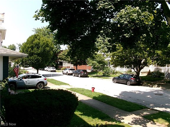 3rd image of 1428 Maile Ave