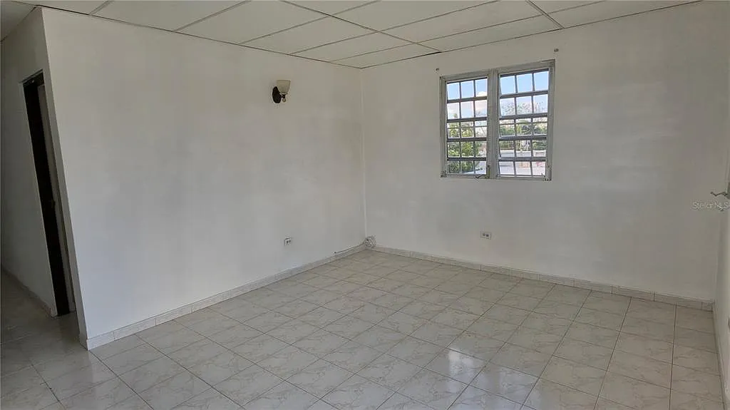 3 bed, 1.0 bath, 1100 sqft, $1,150 — Photo 3