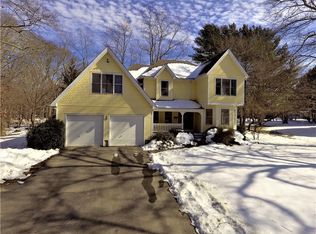 372 Oakwoods Dr, South Kingstown, RI 02879