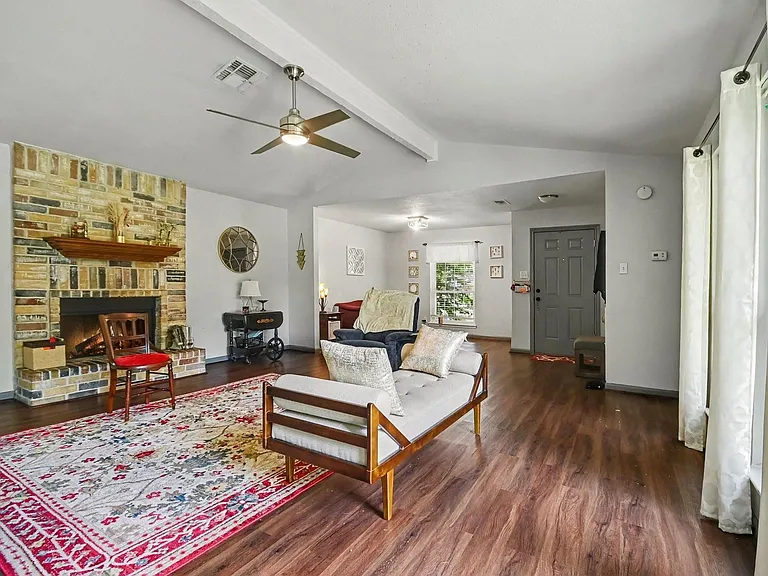 423 Merriweather St — Photo 7