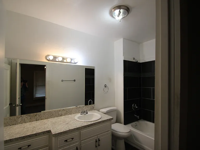 1415 W Crawford St — Photo 14
