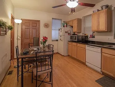 Building Photo - 2041 N Leavitt St #2