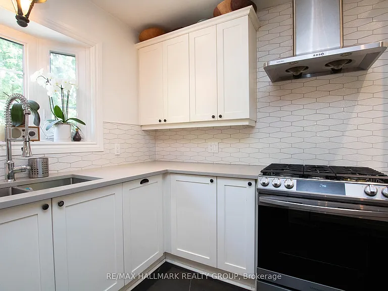 42 Glengarry Rd — Photo 13