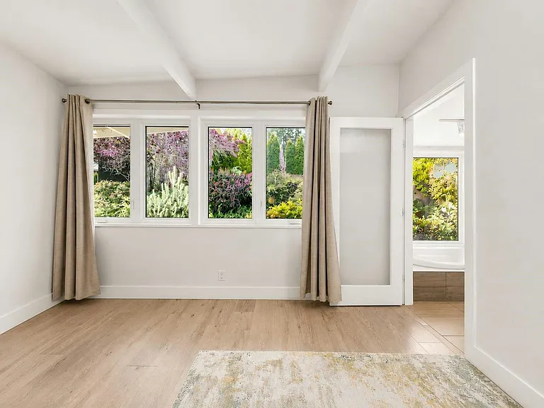 1066 Palmerston Ave — Photo 19