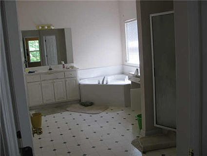 3rd image of 5327 Holly Springs Dr