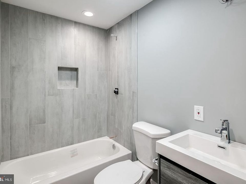 1st image of 1530 Christian St #3