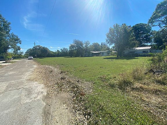 4th image of 1330 Mortola Dr NE