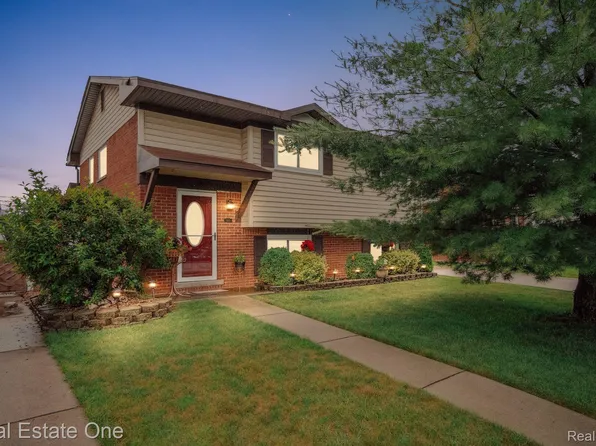 14153 Navarre St, Gibraltar, MI 48173