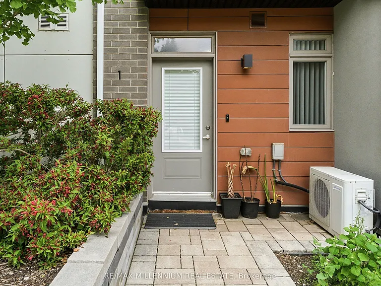 60 Orchid Place Dr #1 — Photo 2