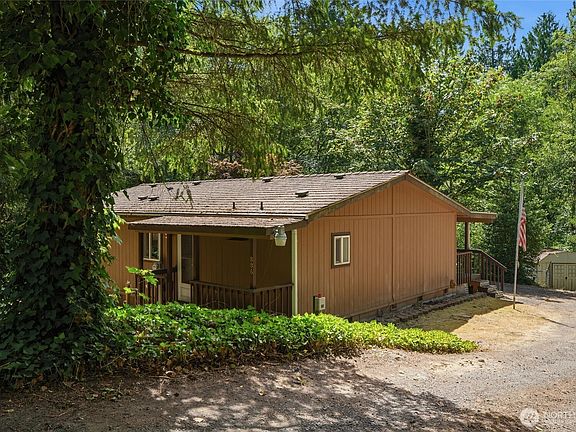 4th image of 886 Woods Road E