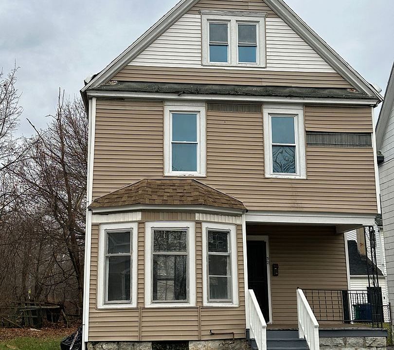 1st image of 32 Verplanck St #1