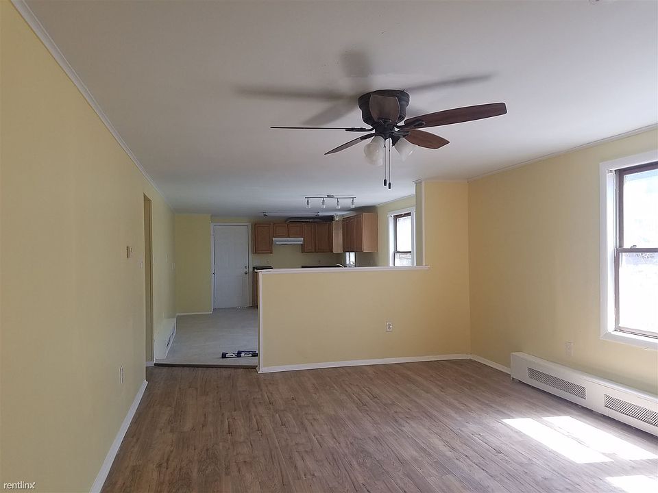 Huge Living Room, Dining Area & Kitchen