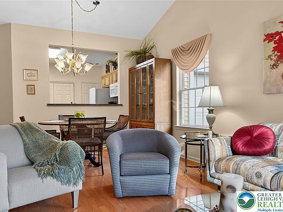 4th image of 4860 Derby Ln
