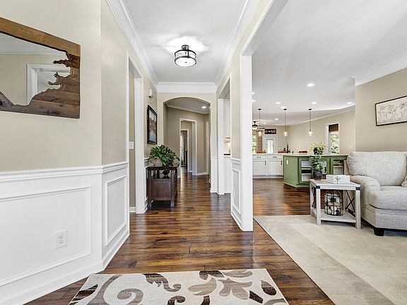 4th image of 1112 Gaston Manor Dr