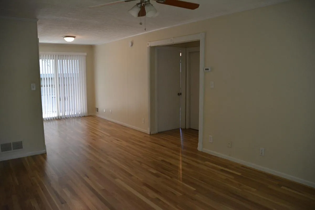 2 bed, 970 sqft, $1,950 — Photo 3