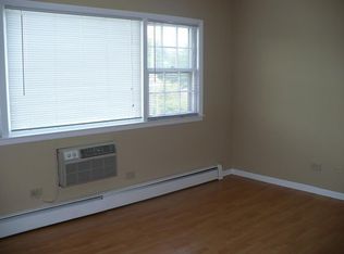 7821 43rd St APT 2A, Lyons, IL 60534