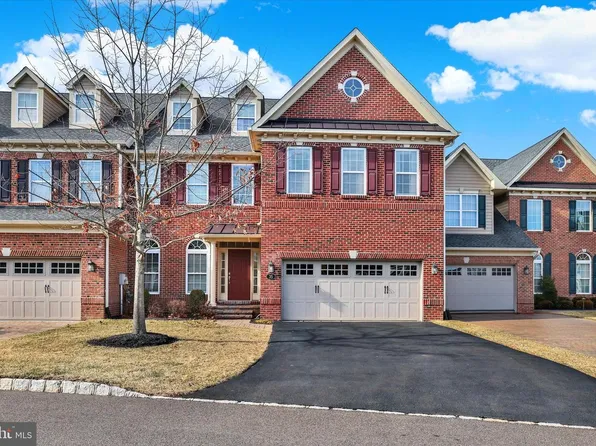 35 Rittenhouse Cir, Newtown, PA 18940