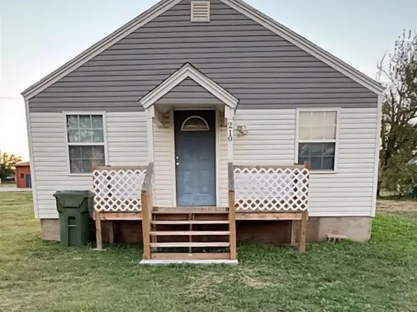 210 N 6th St, Okeene, OK 73763