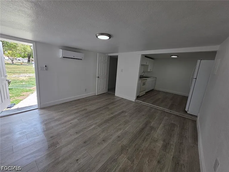 420 Fairfax Dr #5 — Photo 3