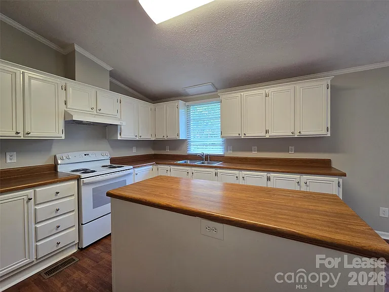 4223 Givens Rd — Photo 6