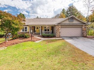 30 Tall Pines Rd, Hendersonville, NC 28739