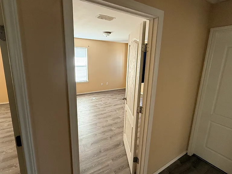 4405 Thunderbird Ave — Photo 102