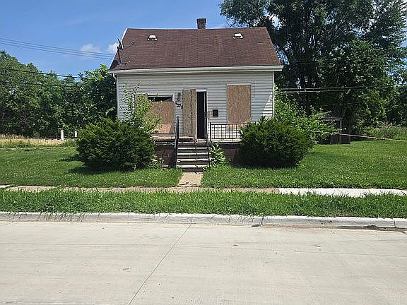 2nd image of 4229 Beach St