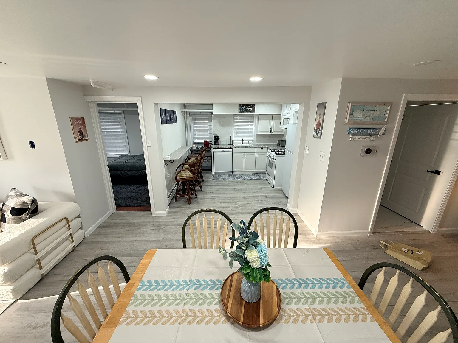 2 bed, 1200 sqft, $2,200 — Photo 2