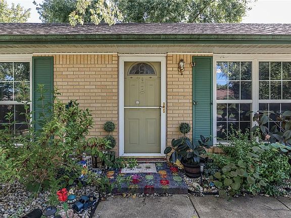 2nd image of 465 Maple Ct