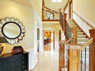 9710 NE 27th St, Clyde Hill, WA 98004