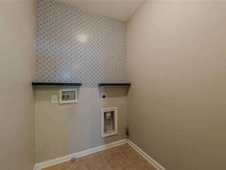 300 Balaban Cir — Photo 18