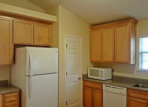4th image of 3280 Emerson Ln