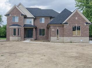 209 South Blvd E, Rochester Hills, MI 48307