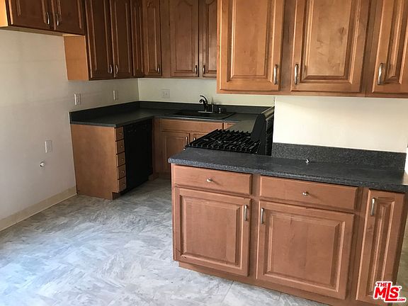 5th image of 44030 Gadsden Ave