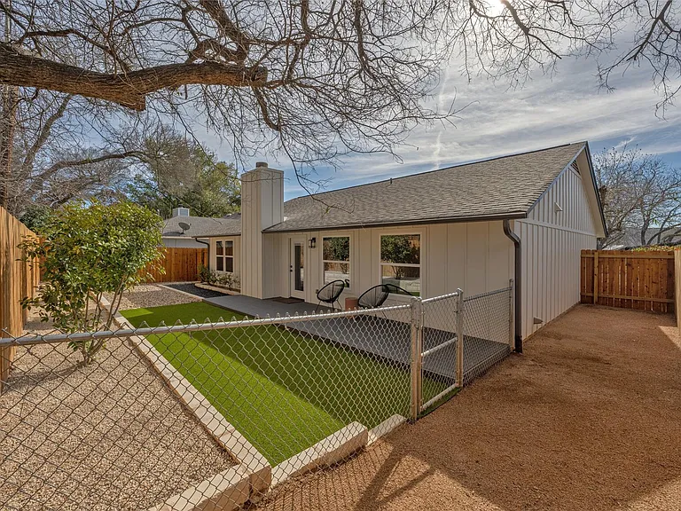 2404 Monarch Dr — Photo 24