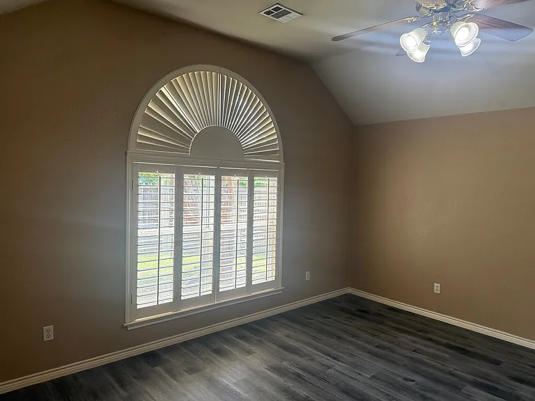 9200 Fairwood Ct — Photo 13