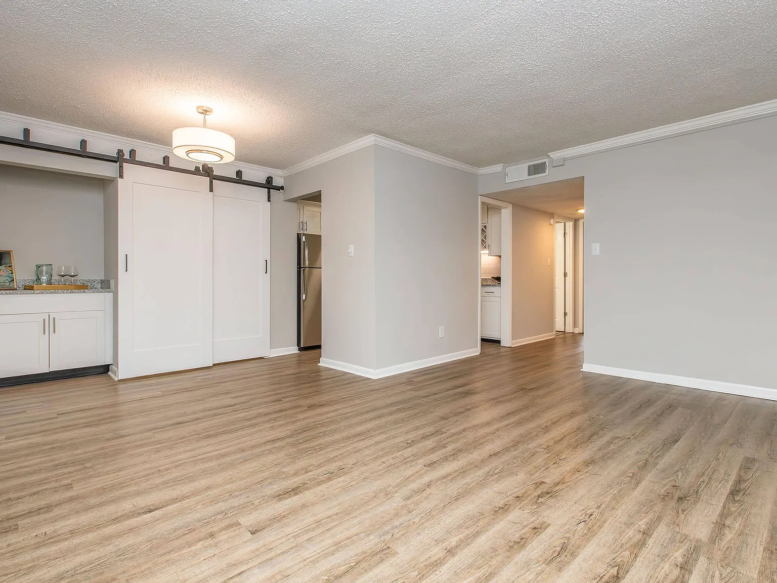 Kingston Pointe Apartments — Photo 2