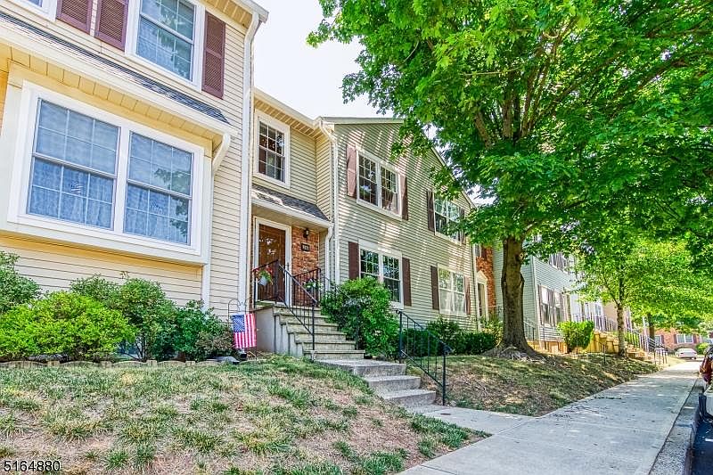 1st image of 36 Bridington Ln #36