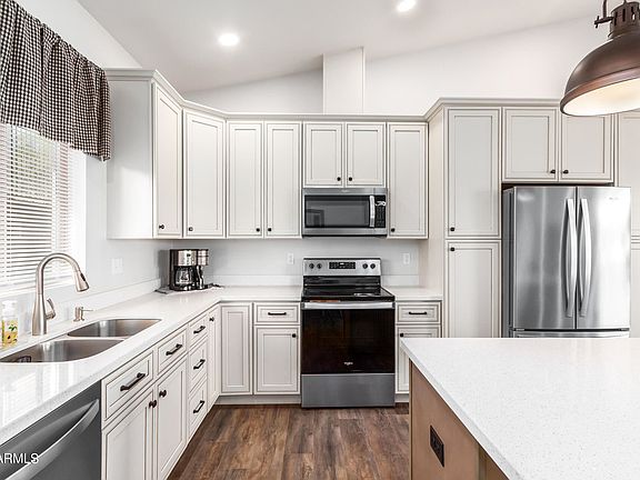 4th image of 1384 E Lynda Ln
