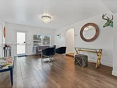 516 SW 12th St — Photo 9