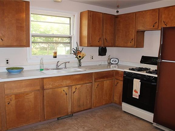 5th image of 219 Wood Rd