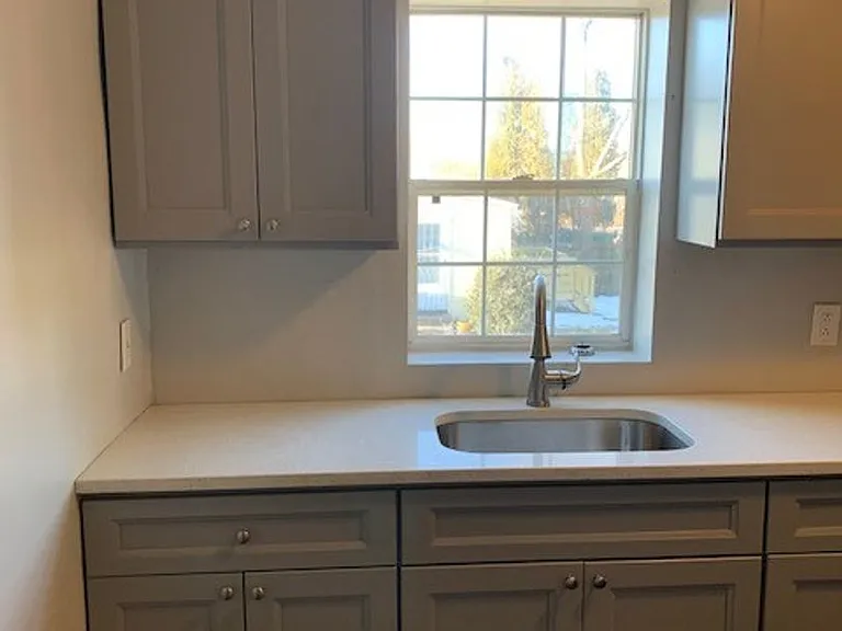 605 E Howard St — Photo 6