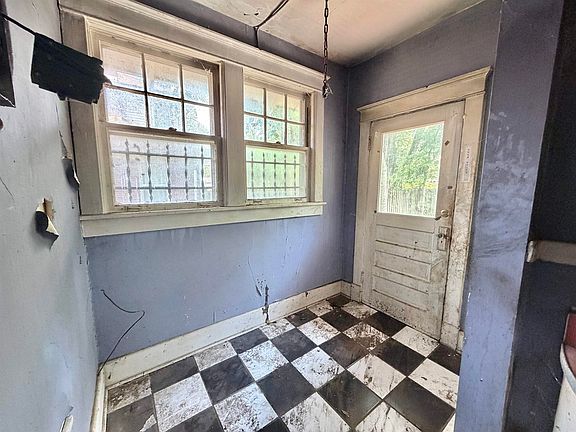 3rd image of 1961 Mignon Ave