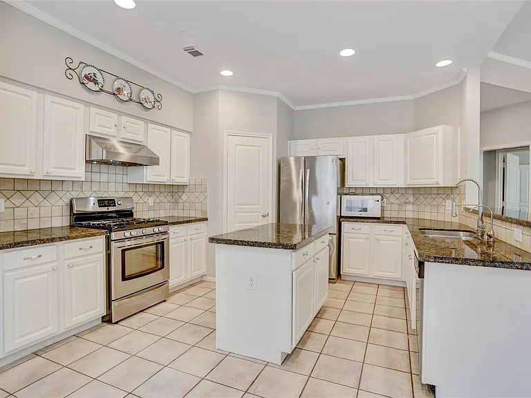 35 Tranquil Glade Pl — Photo 13
