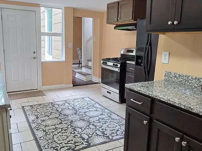 2824 Sterrett Ave — Photo 4