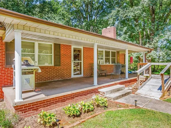 2709 Country Club Rd, Yadkinville, NC 27055